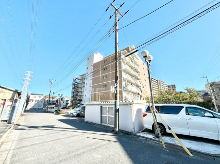 ���n�O�ώʐ^�@�O�ρ`Exterior�`�@���U�������K�ȗ΂Ɍb�܂ꂽ�ՐÂȏZ��n�́A�L�ѐL�уX���[���C�t�������Ă���܂��B�G�߂̈ڂ낢��g�߂Ɋ���������Ŏq��Ă���΁A���q�l�������Ƒf���ɐ������Ă����͂��ł��I 