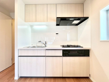 �L�b�`���@�����`Kitchen�`�@�����g���ꏊ�����炱���A�g��������l�����܂����B�������Ƃ����L�b�`���R�[�i�[�͎����L���Ȏd�オ��ƂȂ��Ă���܂��B�L�X�Ƃ����X�y�[�X�ŃX�g���X�Ȃ������������y���݂��������܂���