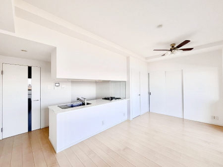 ���r���O�@�Ƒ��ꏏ�ɂ��H�����y���݂����Ȃ�L�X���r���O�_�C�j���O 