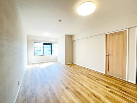 ���r���O�@���邢�z���������A�����̕��͋C�ɖ�������郊�r���O�_�C�j���O