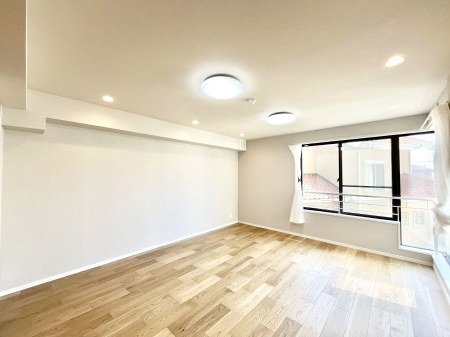 ���r���O�@���R������荞�܂�A�Ƒ��c���̏ꏊ�𖾂邭���o