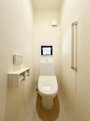 �g�C���@������B�������`Toilet�`�@�Y��E�X�b�L���E���K�ȃE�H�V�����b�g�t�g�C���ł��낰���Ԃł��B�̌������薾�邭�A���K��ԂƂȂ��Ă���܂��������g���ꏊ�����炱���̔z���ł��I