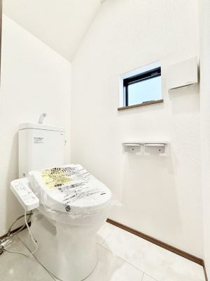 �g�C���@������A�������`Toilet�`�@�������̂��鐅����g�C���̓E�H�V�����b�g�t���ł����g�C���͖����g�킴��𓾂Ȃ����́B����������ۂ������ł��ˁB�g�C����2��������̂Œ��̍��G���ɕ֗��ł��I