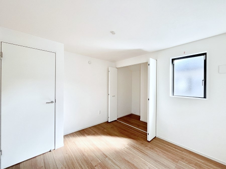 �Q���@�������P�������`Bed Room�`�@�}���V�����ƈႢ�������������̂��ˌ��Ẵ����b�g�ł��B���Ƒ������������ƂŎ苷�Ɋ����Ă����Z�܂����ˌ��Ăł͊e�����v���C�o�V�[��ۂ��Ƃ��ł��܂��B