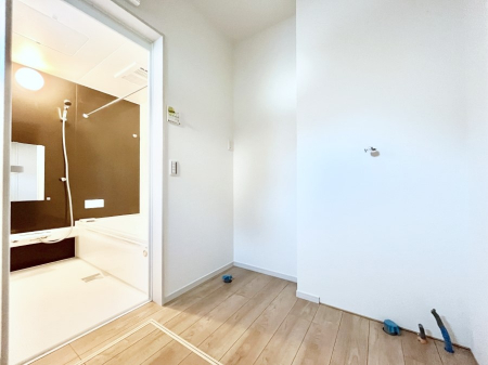 ���ʑ�E���ʏ��@�������Q��������Ƃ�̐��ʃX�y�[�X�Œ��̐g�x�x���X���[�Y��