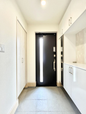 ���ց@������A�������`Entrance�`�@�Ƃ̒��ł��q�l���}����ŏ��̏ꏊ�ł��錺�ւ́A�Ƃ̈�ۂ��̂��̂ł��I�L�x�Ȍ��֎��[�ŁA����Y��ɕۂ��Ƃ��o���܂��􌺊ւɂ͂����Ղ���[�̉��ʔ��������I