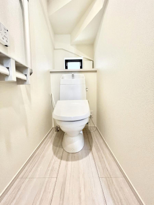 �g�C���@������A�������`Toilet�`�@�Y��E�X�b�L���E���K�ȃE�H�V�����b�g�t�g�C���ł��낰���Ԃł��B�̌������薾�邭�A���K��ԂƂȂ��Ă���܂��������g���ꏊ�����炱���̔z���ł��I