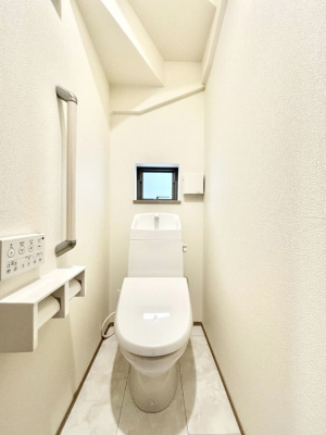 �g�C���@������B�������`Toilet�`�@�Y��E�X�b�L���E���K�ȃE�H�V�����b�g�t�g�C���ł��낰���Ԃł��B�̌������薾�邭�A���K��ԂƂȂ��Ă���܂��������g���ꏊ�����炱���̔z���ł��I