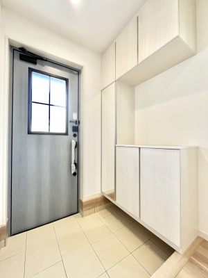 ���ց@�������P�������`Entrance�`�@�Ƃ̒��ł��q�l���}����ŏ��̏ꏊ�ł��錺�ւ́A�Ƃ̈�ۂ��̂��̂ł��I�L�x�Ȍ��֎��[�ŁA����Y��ɕۂ��Ƃ��o���܂��􌺊ւɂ͂����Ղ���[�̉��ʔ��������I