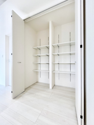 ���̑����ρ@�L�b�`���ɂ̓p���g���[�I�H�ނ̃X�g�b�N�͂������A���p�i�̎��[�Ȃǎg�����͂��낢��I