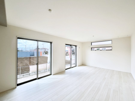 ���r���O�@�傫�ȑ����炽���Ղ�̗z���ƕ����������郊�r���O