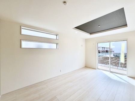 ���r���O�@���邢�z���������A�����̕��͋C�ɖ�������郊�r���O�E�_�C�j���O�B 