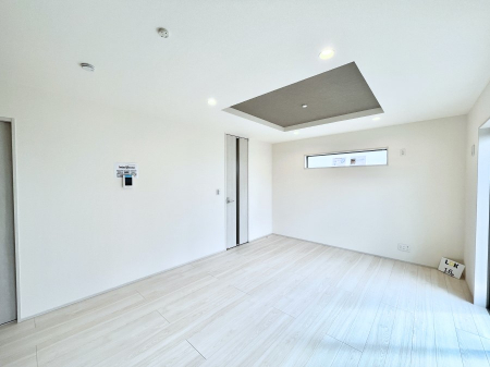 ���r���O�@�傫�ȑ����炽���Ղ�̗z���ƕ����������郊�r���O