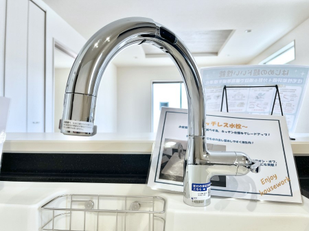 ���̑����ρ@�Z���T�[�Ɏ�������������œf���^�~�����ł���^�b�`���X�����B�򐅊�t���B