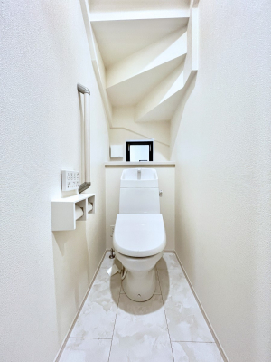 �g�C���@�g�C����1�K��2�K���ꂼ��ɔz�u����Ă��ĂƂĂ��֗��ł��B 