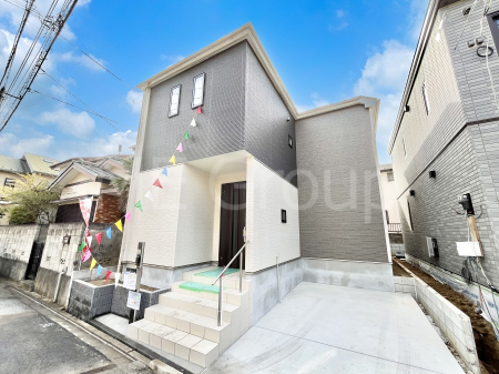 ���n�O�ώʐ^�@�������ꂽ�O�ρA�㎿�ȏZ��Ԃ��L���鎺���͉i�����S���ĉ߂�����Z���ł��B 