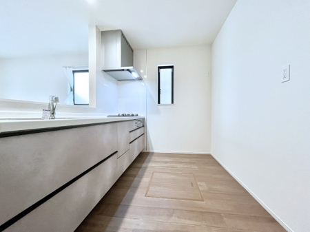 �L�b�`���@�u�₩�ȕ����ʂ蔲����L�b�`���B��������̂Ŗ��邭���C�ɂ��𗧂��܂��B