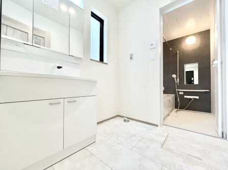 ���̑��@�����`Dressing Room�`�@�Â��Ȃ肪���Ȑ��ʏ�����������ƍ̌��Ɗ��C���\�Ȃ̂ŋC�����悭���g�������܂��B�O�ʋ��^�C�v�̐��ʑ�͋������[�ŎU�炩�肪���Ȑ��ʏ����X�b�L����