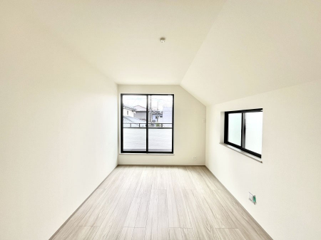 ���̑����ρ@�����`Bed Room�`�@2�ʍ̌����m�ۂ������邢�����́A���ʂ����ǂ��A��ϋ��S�n�̗ǂ���ԂƂȂ��Ă���܂��B�u�₩�ȕ��������ċN���钩�́A���K�����̎n�܂�ɁI���������ʕ����ƂĂ��ǂ��Z�܂���