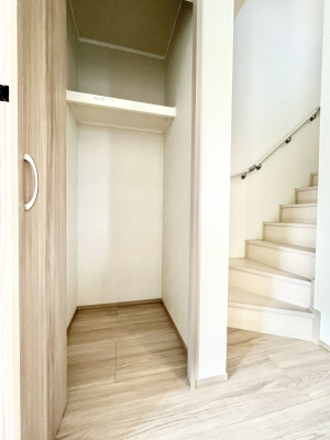 ���̑����ρ@���r���O���[�B�����Ɏ��[������ƕ����W�܂�LDK���X�b�L���Еt�������ł��ˁB  