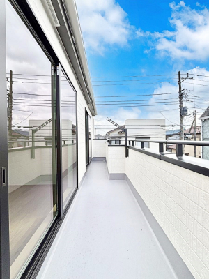 �o���R�j�[�@�����`Balcony�`�@������̃o���R�j�[�̑O�ɂ͉_�ȊO�ɑ��z���Ղ���̂�����܂���B�����󕨂������₷���A����薾�邭�C�����̂������������Ă��܂��B�Ƒ��S�����̐��󕨂���C�Ɋ����܂��B