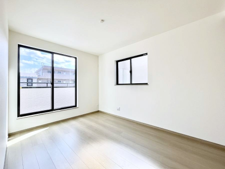 ���̑����ρ@�����`Bed Room�`�@2�ʍ̌����m�ۂ������邢�����́A���ʂ����ǂ��A��ϋ��S�n�̗ǂ���ԂƂȂ��Ă���܂��B�u�₩�ȕ��������ċN���钩�́A���K�����̎n�܂�ɁI���������ʕ����ƂĂ��ǂ��Z�܂���