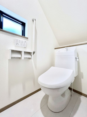 �g�C���@�����`Toilet�`�@�Y��E�X�b�L���E���K�ȃE�H�V�����b�g�t�g�C���ł��낰���Ԃł��B1�A2�K���Ƀg�C���X�y�[�X�I�̌������薾�邭�A���K��ԂƂȂ��Ă���܂��������g���ꏊ�����炱���̔z���ł��I