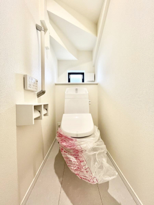 �g�C���@������A�������`Toilet�`�@�������̂��鐅����g�C���̓E�H�V�����b�g�t���ł����g�C���͖����g�킴��𓾂Ȃ����́B����������ۂ������ł��ˁB�g�C����2��������̂Œ��̍��G���ɕ֗��ł��I