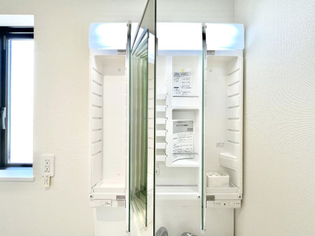 ���̑����ρ@�ݔ���A�������O�ʋ��̗��ɁA���ϕi��q���p�i�Ȃǂ����[�\�B���ʑ����������ƕۂ��܂��I