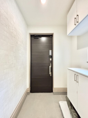 ���ց@������B�������`Entrance�`�@�Ƃ̒��ł��q�l���}����ŏ��̏ꏊ�ł��錺�ւ́A�Ƃ̈�ۂ��̂��̂ł��I�L�x�Ȍ��֎��[�ŁA����Y��ɕۂ��Ƃ��o���܂��􌺊ւɂ͂����Ղ���[�̉��ʔ��������I
