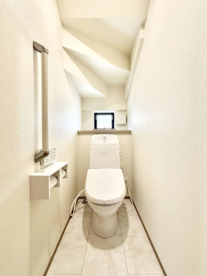 �g�C���@������B�������`Toilet�`�@�Y��E�X�b�L���E���K�ȃE�H�V�����b�g�t�g�C���ł��낰���Ԃł��B�̌������薾�邭�A���K��ԂƂȂ��Ă���܂��������g���ꏊ�����炱���̔z���ł��I