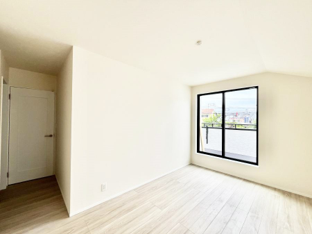 �q�������@�����`Bed Room�`�@�u��������������l�v�Ƃ��v�w�ł�����肭�낰��Q���B�����̉Ǝ��₨�d���ɔ�ꂽ���̓t�J�t�J�̃x�b�g�Ŗ�����Ă��������B�e���r��{�I�������Ă����K�ȍL����������