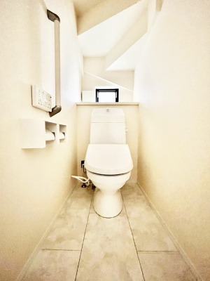 �g�C���@�����`Toilet�`�@�Y��E�X�b�L���E���K�ȃE�H�V�����b�g�t�g�C���ł��낰���Ԃł��B1�A2�K���Ƀg�C���X�y�[�X�I�̌������薾�邭�A���K��ԂƂȂ��Ă���܂��������g���ꏊ�����炱���̔z���ł��I