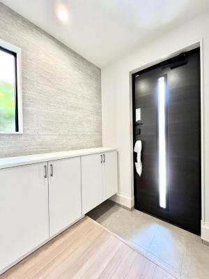 ���ց@�������P�������`Entrance�`�@�Ƃ̒��ł��q�l���}����ŏ��̏ꏊ�ł��錺�ւ́A�Ƃ̈�ۂ��̂��̂ł��I�L�x�Ȍ��֎��[�ŁA����Y��ɕۂ��Ƃ��o���܂��􌺊ւɂ͂����Ղ���[�̉��ʔ��������I