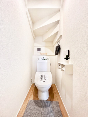 �g�C���@�g�C����1�K��2�K���ꂼ��ɔz�u����Ă��ĂƂĂ��֗��ł��B 