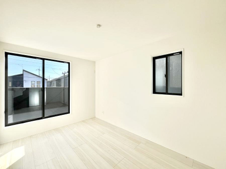 ���̑����ρ@������10�������`Bed Room�`�@2�ʍ̌����m�ۂ������邢�����́A���ʂ����ǂ��A��ϋ��S�n�̗ǂ���ԂƂȂ��Ă���܂��B�u�₩�ȕ��������ċN���钩�́A���K�����̎n�܂�ɁI���������ʕ����ƂĂ��ǂ��Z�܂�