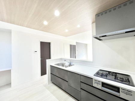 �L�b�`���@������10�������`Kitchen�`���r���O�����n����J�E���^�[�L�b�`���B���������Ȃ���Ƒ��ƃR�~���j�P�[�V�������Ƃ�邾���łȂ��A�傫�ȊJ���������邱�Ƃ��ł��܂��B  ���q�l�̐����������邱�Ƃ��ł��܂���