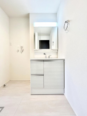 ���ʑ�E���ʏ��@������10�������`Dressing Room�`�@���邭����������p�E�_�[���[���B�����g���ꏊ�����炱���A���K�ȋ�ԂƂȂ��Ă���܂��B�V�����v�[�h���b�T�[���̗p���Ă���܂��̂ŁA���V��������y�ɏo���܂��B