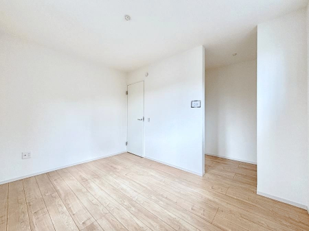 �Q���@�����`Bed Room�`�@�؂̉����肪�₳�����t���[�����O�͈��炬�������炷�v���C�x�[�g��ԁB����߂̃t���[�����O�ł��̂ŁA�ǎ��Ƃ��}�b�`���A���������X�ɍL�������Ă������ʂ��B