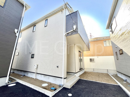 ���n�O�ώʐ^�@�������ꂽ�O�ρA�㎿�ȏZ��Ԃ��L���鎺���͉i�����S���ĉ߂�����Z���ł��B 