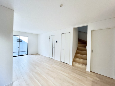 ���r���O�@�傫�ȑ����炽���Ղ�̗z���ƕ����������郊�r���O