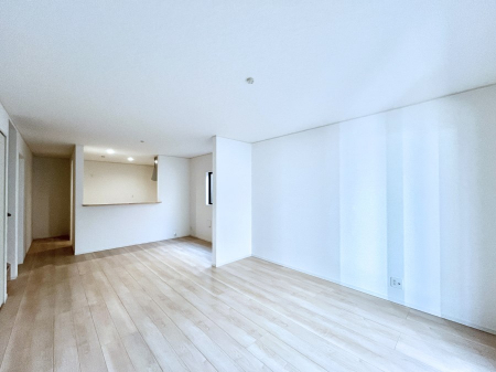 ���̑����ρ@�Ƒ��̏Ί炪���R�Ɛ��܂�Ă���A����ȕ��͋C�̃_�C�j���O�Ɏd�オ���Ă��܂��B