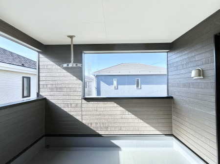 �o���R�j�[�@�C���i�[�o���R�j�[�Ȃ̂ŉJ�ł����󕨂����������o���āA���ʂ�������̂Ŋ������ǂ��A�������X�y�[�X�Ƃ��ďd�󂵂܂��B 