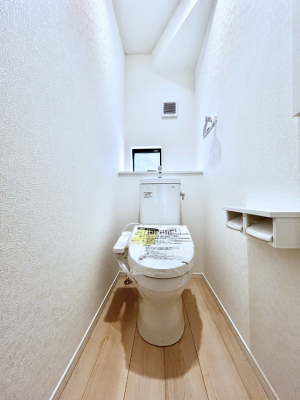 �g�C���@�g�C����1�K��2�K���ꂼ��ɔz�u����Ă��ĂƂĂ��֗��ł��B 