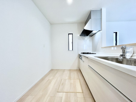 �L�b�`���@�u�₩�ȕ����ʂ蔲����L�b�`���B��������̂Ŗ��邭���C�ɂ��𗧂��܂��B