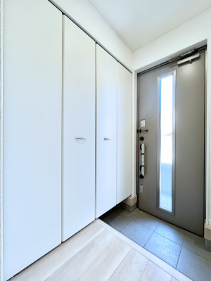 ���ց@������4�������`Entrance�`�Ƃ̏o����Ŗ����g�p����̂����ցB�؍ݎ��Ԃ͒Z���Ă��A���ւ̈�ۂ͉Ƃ̑���ۂ����E����ƌ����Ă��ߌ��ł͂���܂���B�I�V�����ȃh�A���疾�邢��������܂���