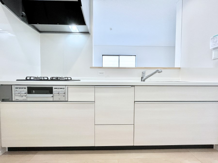 �L�b�`���@������4�������`Kitchen�`�@��b���e�ރ��r���O�A�������������Ȃ�L�b�`���B�Ƃ́A�������������ł͂Ȃ��A��炵��������A���K�ɂ���ꏊ�B���炬�̓��X�̂��߂ɁA�ŐV�̐ݔ��E�d�l���̗p�B