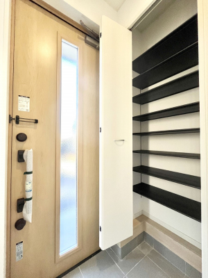 ���̑����ρ@�����Ղ���[�ł���V���[�Y�{�b�N�X�ŉƑ��S���̌C���A���ւ�������B  