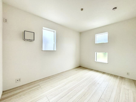 �q�������@�������S�������`Bed Room�`�@�q�������͂��q�l�ɂƂ��đ�Ϗd�Ȗ���������܂��B�q����l�ŉ߂�����Ԃ�^���邱�ƂŁA�h���׋����Ԃ����R�Ƒ����܂����畔���̕Еt����|���Ȃǂ��������ƂɌq����܂��B