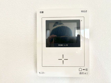 ���̑����ρ@���q�҂��m�F�ł���s�u���j�^�[�t�C���^�[�z��